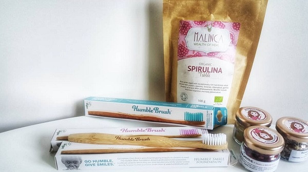 Slike strank, spirulina in zobne ščetke