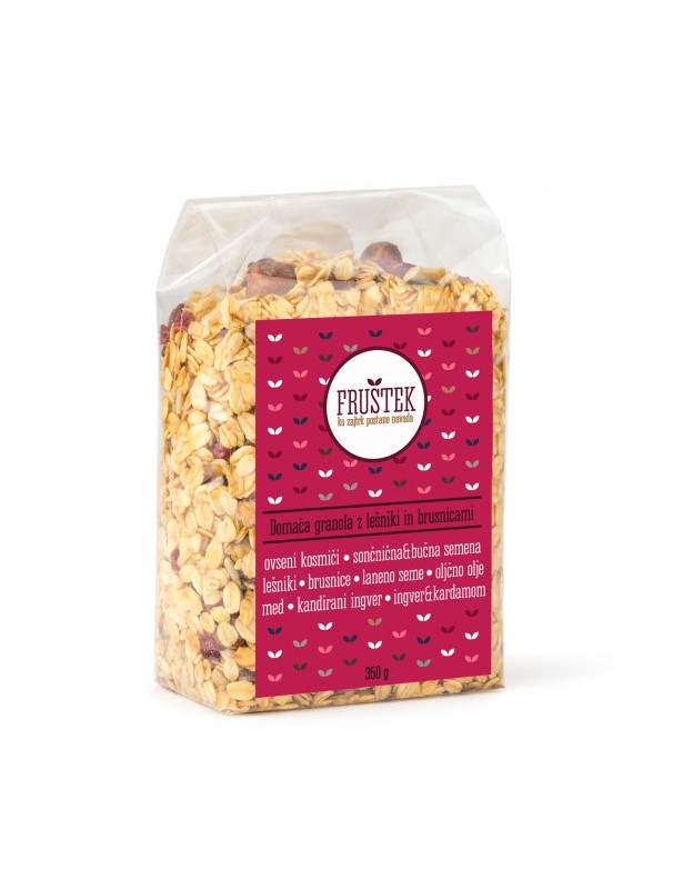 Domača granola z lešniki in brusnicami