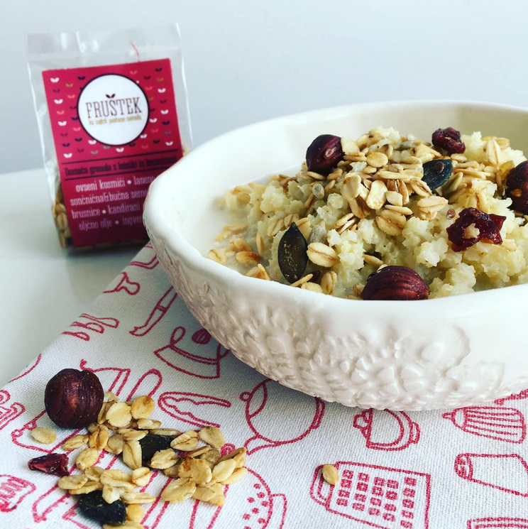 Haselnuss – Preiselbeere Granola