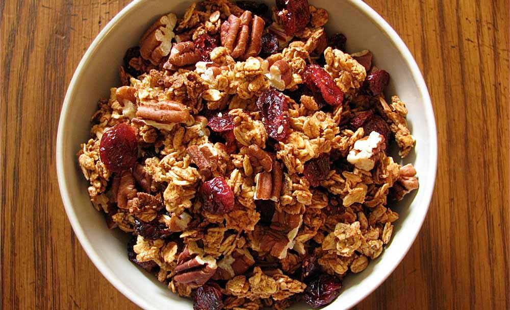 Haselnuss – Preiselbeere Granola