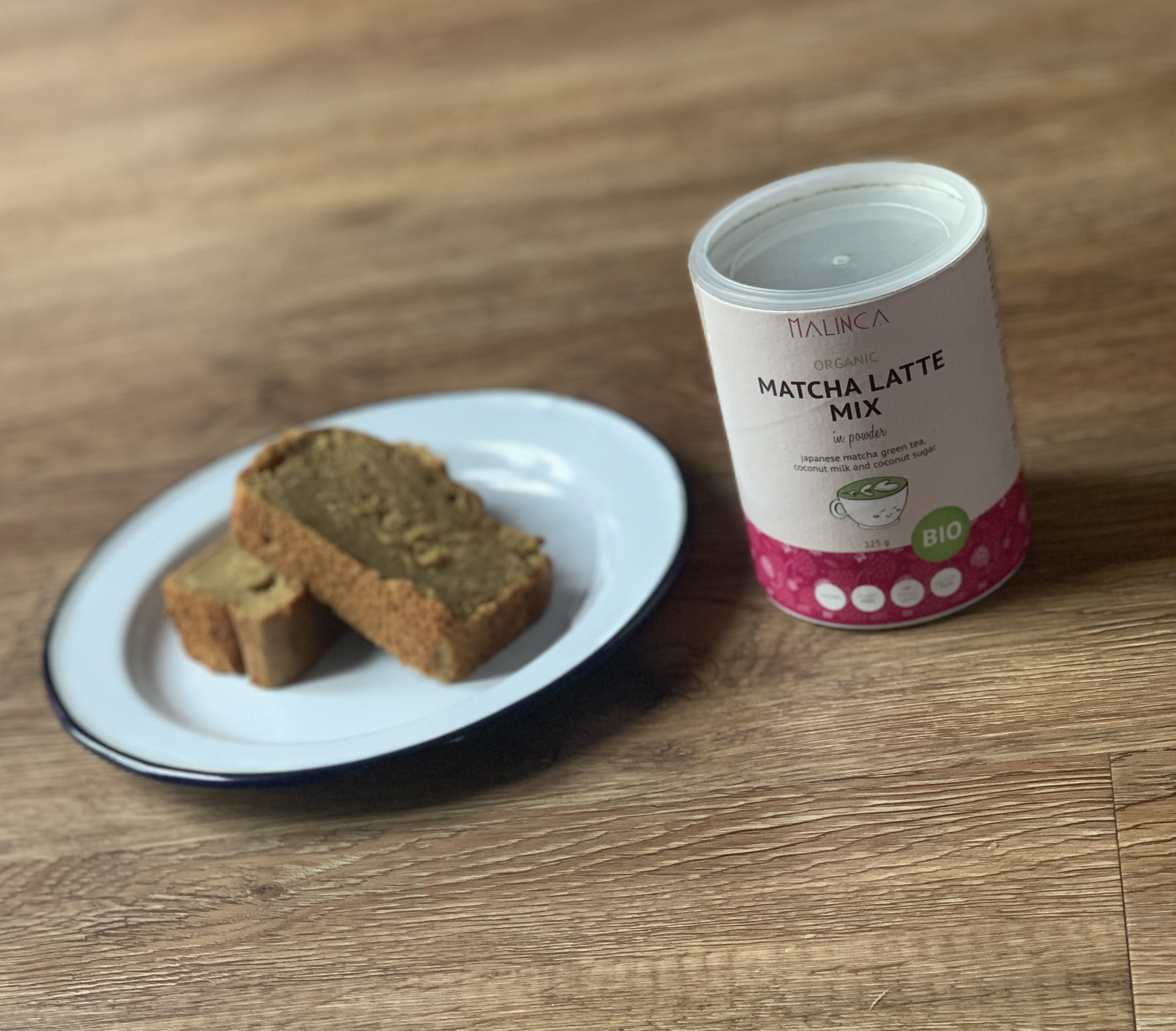 Matcha Brot mit Banane und Mandeln