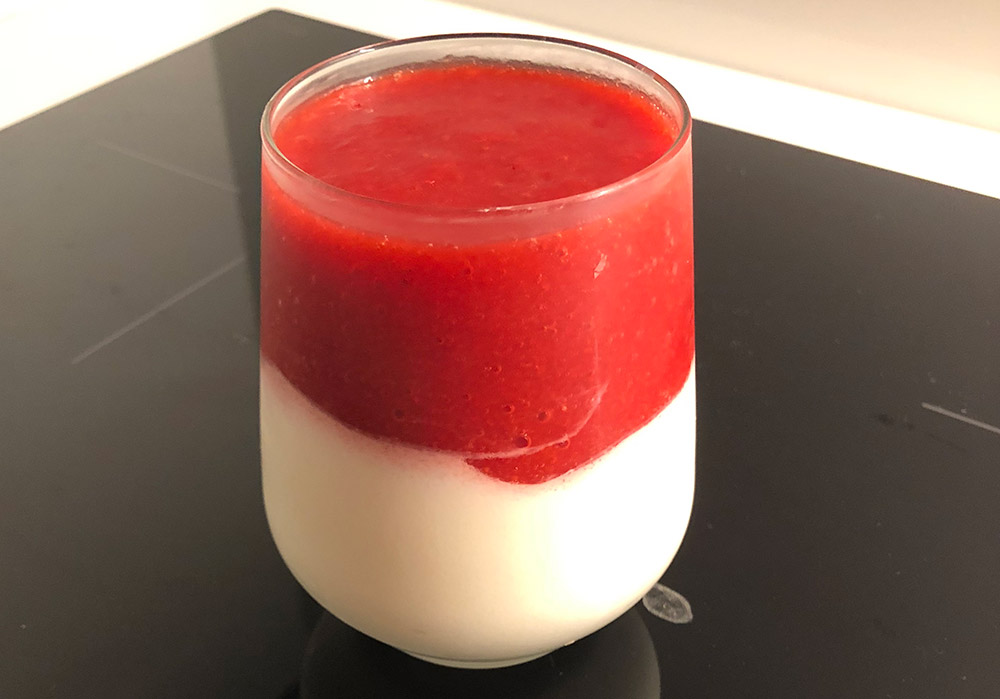 Light panna cotta s jagodama