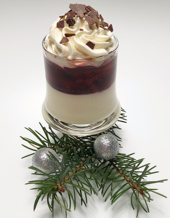 Vaniljina panna cotta z višnjami (brez glutena)
