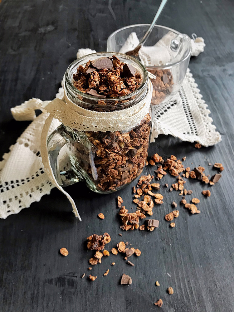 Schokoladen Granola mit Walnüssen