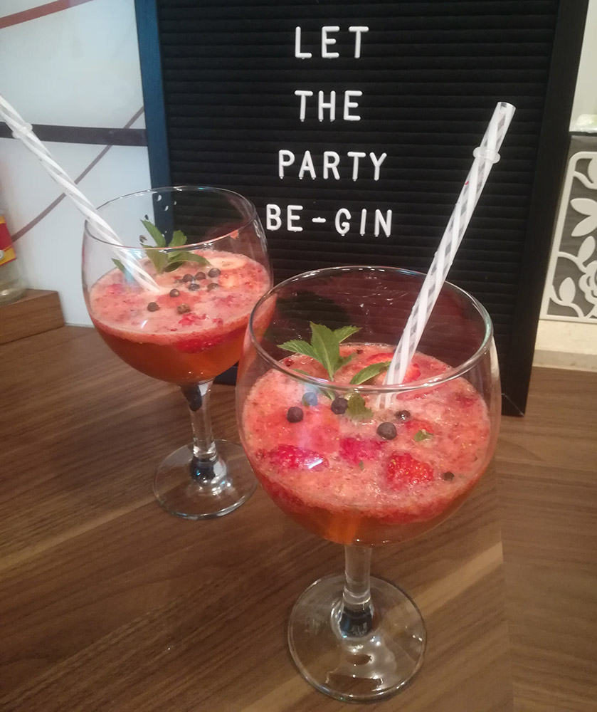 Poletni jagodni gin & tonik 