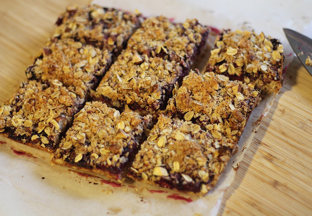 Apfel-Streusel mit Beeren