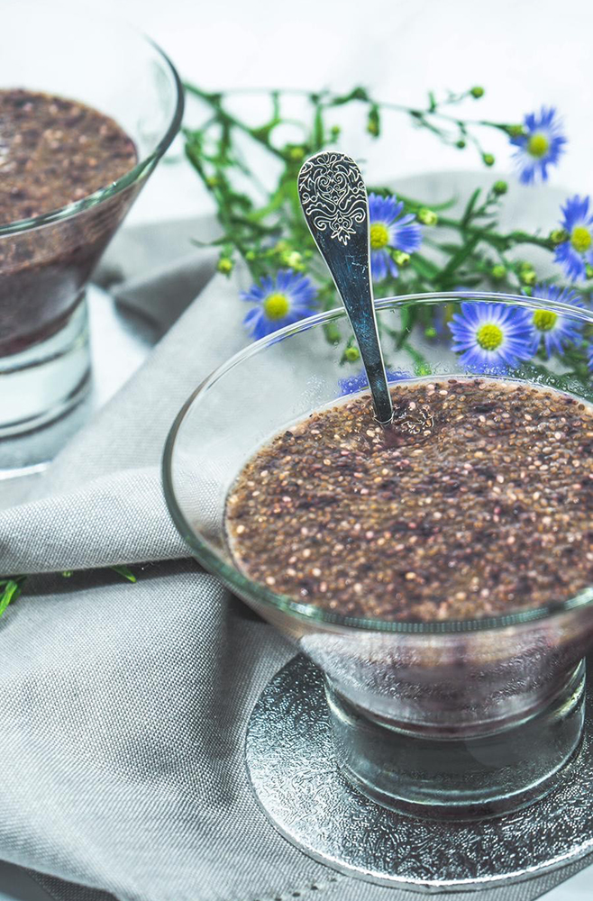 Chia pudding z mandljevim mlekom in borovnicami 