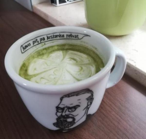 Matcha zeleni čaj s mlijekom