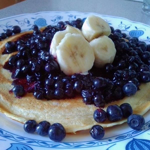 Pfannkuchen mit Haferflocken und Früchten