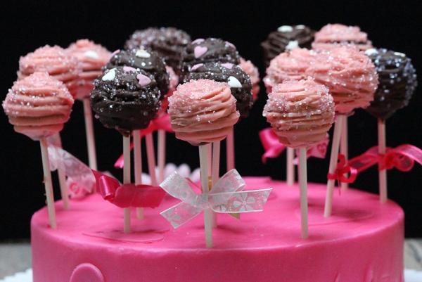 Mangovi cakepopsi