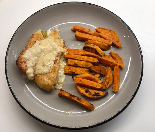 Überbackenes Hähnchen mit Süßkartoffeln aus dem Ofen