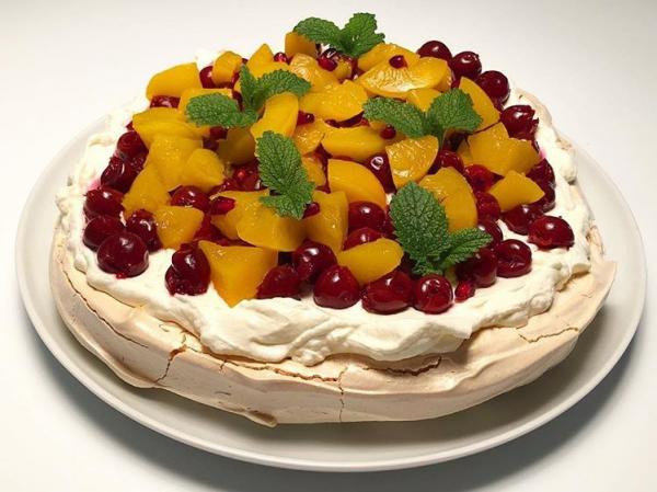 Torta Pavlova (brez glutena) 