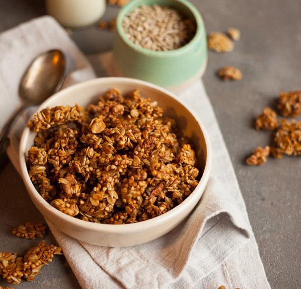 Heljdina granola s cimetom i orasima