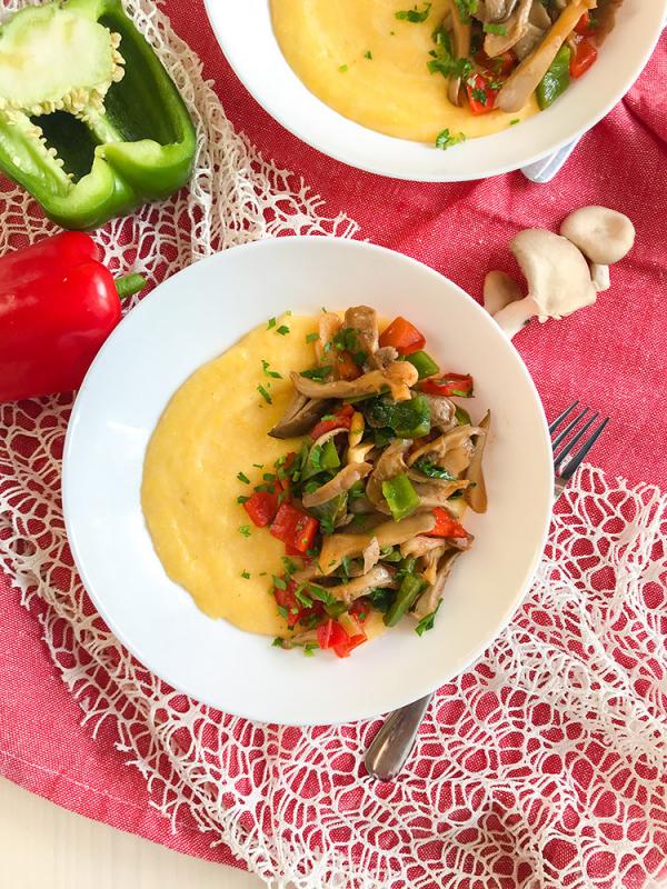 Käse Polenta mit Paprika und Austernpilz 