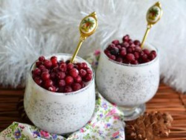 Chia puding z brusnicami