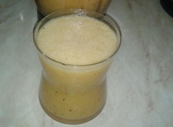 Smoothie pomaranča in goji