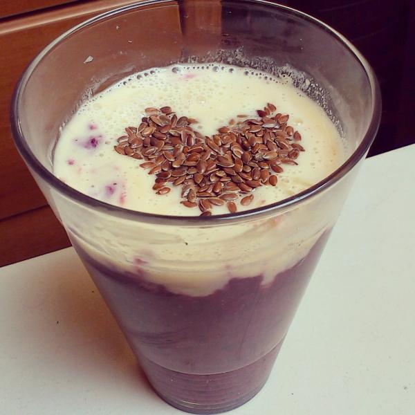 Smoothie od borovnica s preljevom od marelica