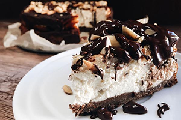 Snickers cheesecake