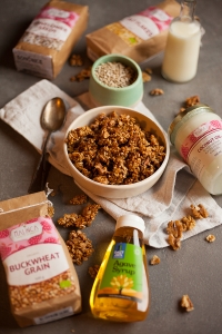 Buchweizen Granola mit Zimt und Walnüssen