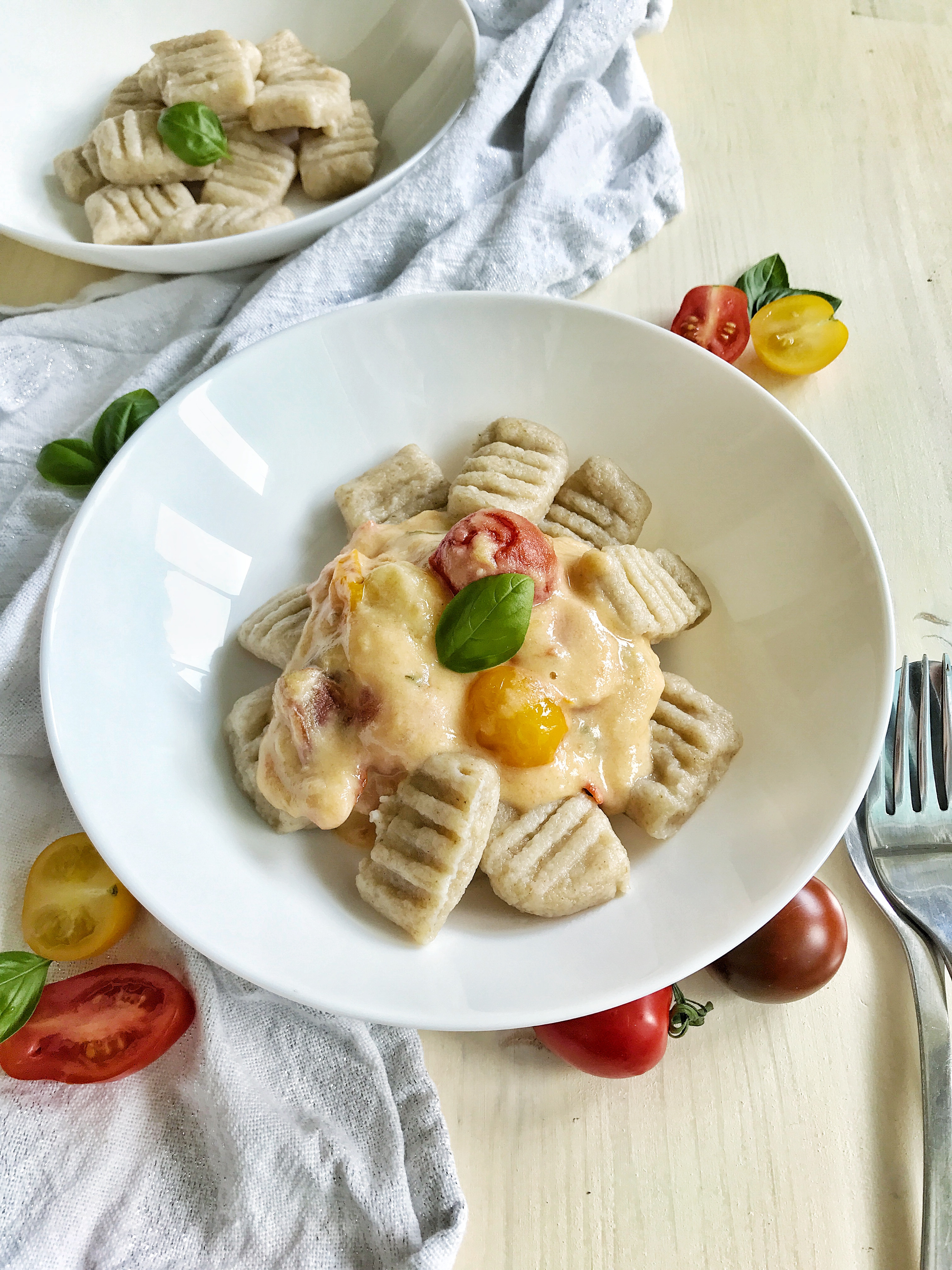 Grieß-Gnocchi mit Tomaten und Kokossoße